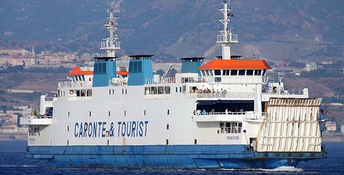 Caronte & Tourist: sequestrati tre traghetti. L’azienda: «Sicuri della nostra correttezza aziendale»