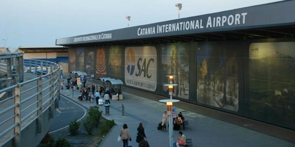 Aeroporto Catania: l’Etna non dà tregua, stop ai voli fino alle 23.59