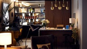 Al nuovo hotel all digital Homie di Rimini la certificazione Travel Proud di Booking.com