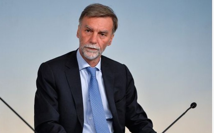 Delrio a Hogan: «Il Governo ha rispettato tutti gli impegni con Alitalia»