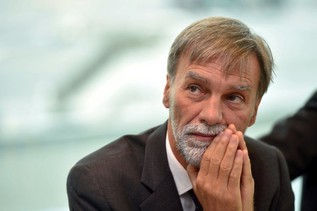 Delrio: «Alitalia ha un futuro. Commissari faranno la cosa giusta per l’azienda»