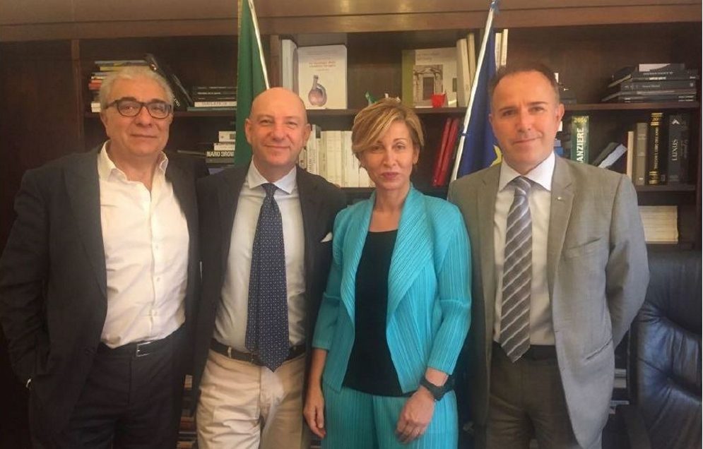 Turismo, Bianchi: «Solo agenzie e operatori possono vendere pacchetti»