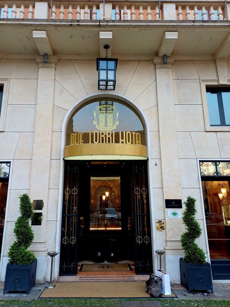 Due Torri Hotel Verona punta sulla cultura: un libro per raccontare la destinazione