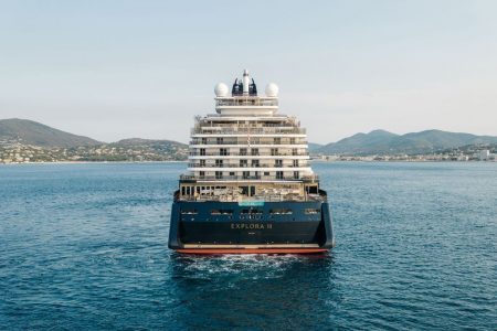 Dopo il battesimo Explora III ha preso il largo nel suo viaggio inaugurale