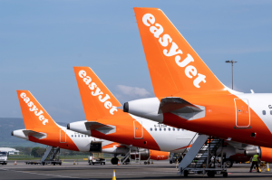 EasyJet: volano gli utili grazie alla divisione Holidays. In chiaroscuro le performance di Linate e Roma