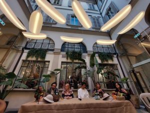 Hotel Indigo Milan: le Banana Leaf di Marcantonio raccontano l’incontro tra hospitality e design