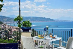 Riaprono sabato l’hotel Raito Amalfi Coast e il La Plage Resort Taormina