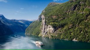 Hurtigruten cambia proprietà e completa la separazione da Hx