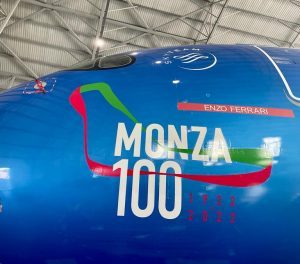 Ita Airways: l’A350 dedicato a Enzo Ferrari vola sul circuito del Gran Premio di Monza