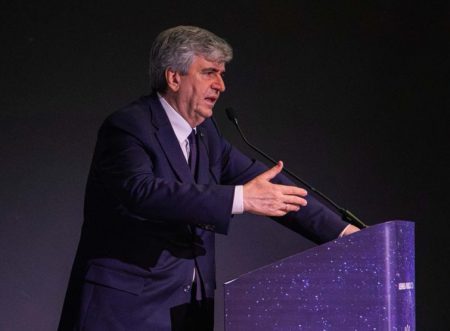 Il ministro, il turismo come industria. Il nanismo, gli alberghi e altro