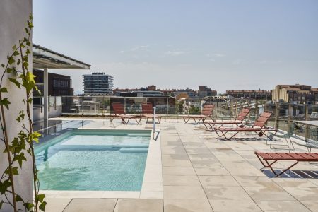 Ibis Budget Barcelona center, il nuovo flagship hotel con 189 camere e piscina rooftop