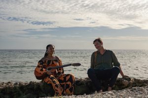 Aruba: il documentario ‘Blue Lizard Effect’ racconta il perché l’isola sia la più felice del mondo