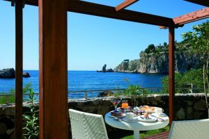 Ragosta Hotels si prepara alla ripartenza rinnovando le due strutture di Taormina e di Vietri sul Mare