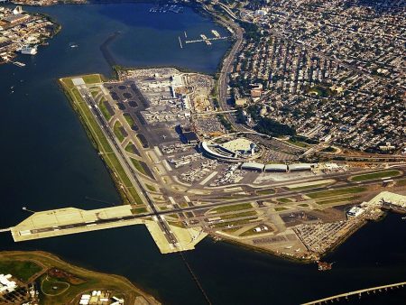 Chiuso l’aeroporto La Guardia di New York per un incidente in pista