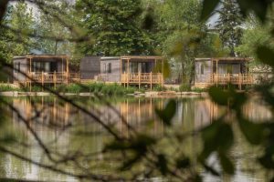 Allo Zoom Torino apre il Lake Eyasy Resort: il primo glamping italiano all’interno di un bioparco