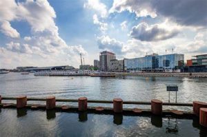 Amsterdam vieterà l’accesso alle navi da crociera per contrastare il turismo di massa