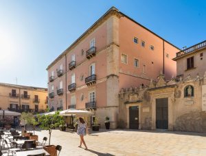 VRetreats: l’hotel Roma di Siracusa cambia nome e diventa Palazzo Artemide