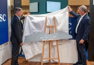 Chantiers de l’Atlantique: taglio della lamiera per la Msc World Asia e float out della World America