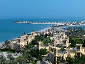 Ras Al Khaimah stringe un patto con 7 gruppi alberghieri per lo sviluppo turistico