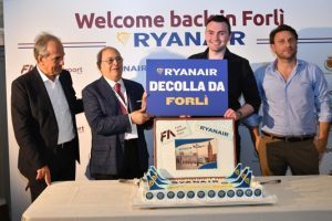 Ryanair sbarca a Forlì con un accordo di 5 anni e due rotte su Palermo e Katowice