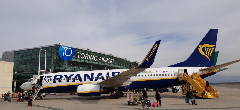 Ryanair fa retromarcia su Torino: voli tagliati e base ridimensionata