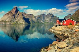 Viaggigiovani.it: la Norvegia e le ventilate Azzorre per sfuggire alle torride estati mediterranee