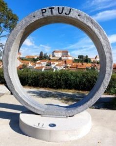 Slovenia: scoprire Ptuj fra cultura vinicola, il lascito del mitraismo e il carnevale patrimonio Unesco