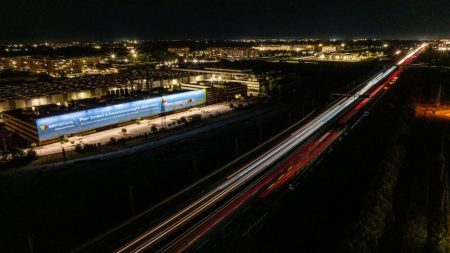Tap Air Portugal: mega installazione pubblicitaria a Roma Fiumicino
