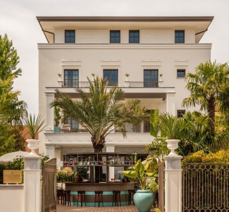 Villa Costanza: un nuovo boutique hotel rafforza l’offerta luxury di Forte dei Marmi