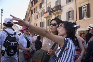 La spesa con carta dei turisti stranieri in Italia raggiunge i 20 miliardi di euro