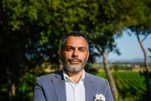 Un’estate ottima per il nuovo 7Pines Resort Sardinia. La ricetta? Puntare sul personale locale