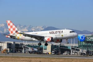 Volotea da Torino con otto destinazioni: oggi il primo volo per Comiso