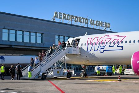 Wizz Air plana sul Nord Sardegna con un’offerta posti da record per Alghero e Olbia