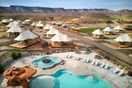 WorldHotels punta sul glamping con il lancio del brand Backdrop