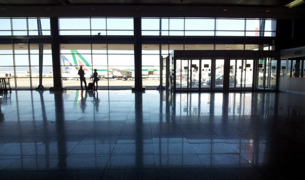 Caos nei cieli sardi: impossibile prenotare voli dopo il 31 marzo