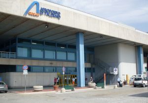Aeroporto Palermo: traffico passeggeri più che dimezzato, ma il cargo segna +50%
