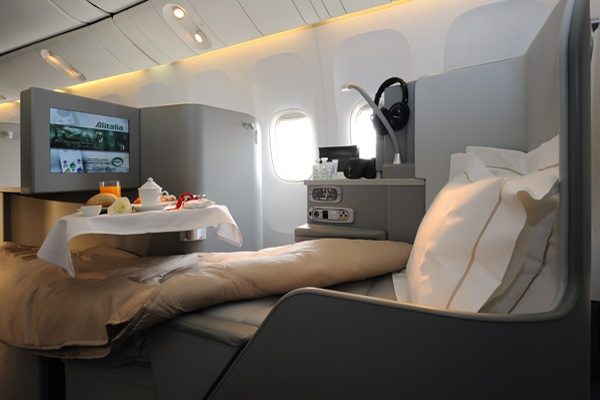 Alitalia, crescono i passeggeri soddisfatti e si attestano all’88,2%