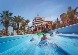 Emirates promuove l’estate a Dubai con l’ingresso gratuito all’Aquaventure Waterpark