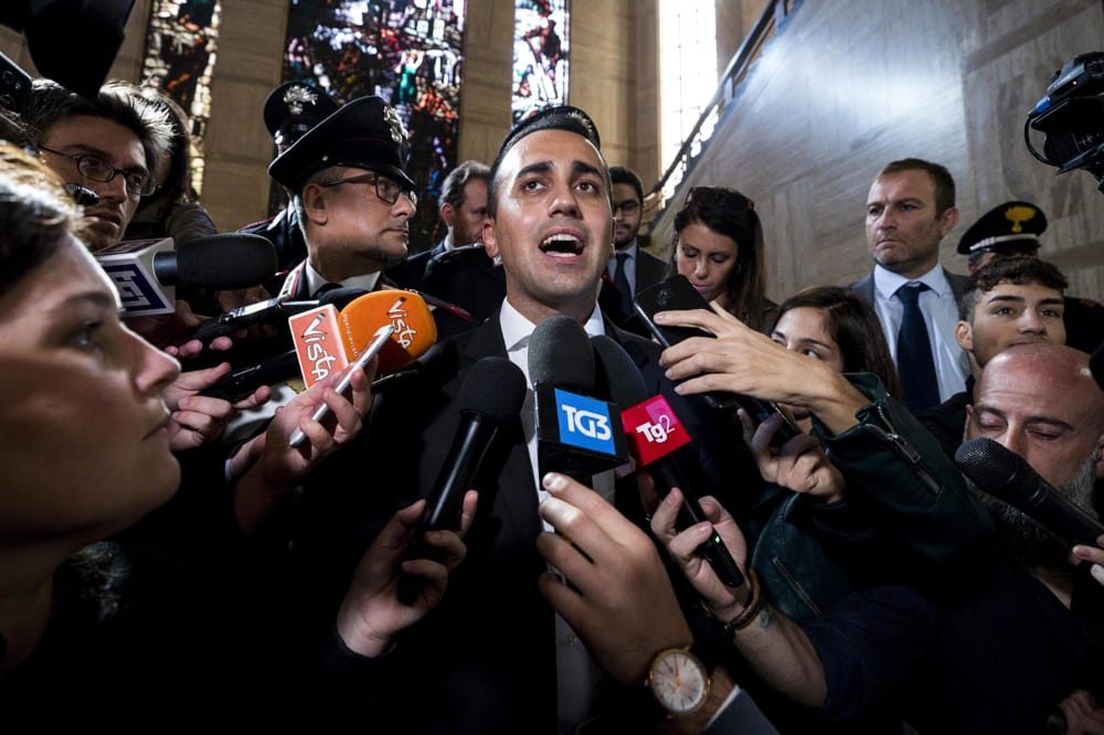 Alitalia: il ministro Di Maio convoca i sindacati il 12 dicembre