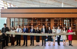 Taglio del nastro per la rinnovata Cathay Pacific Lounge a Pechino