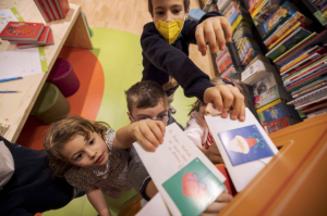 EasyJet e le Librerie Feltrinelli insieme per i più piccini con l’iniziativa #CaroBabboNatale