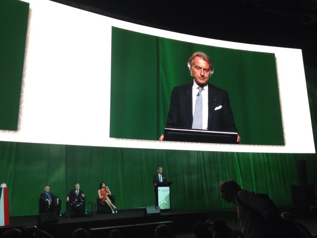 Alitalia riassume 310 lavoratori. Ecco la nuova livrea. Renzi: «Decolliamo»