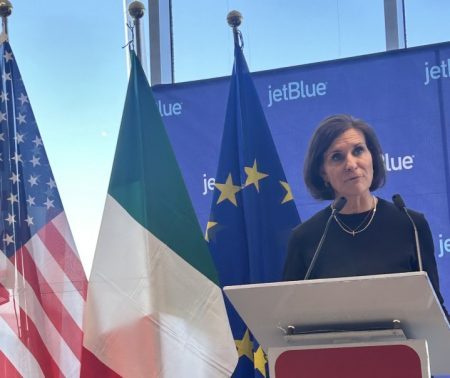 JetBlue: “Sì a contenere i costi, ma molto cauti sugli aumenti tariffari”