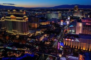 Las Vegas rimuove tutte le restrizioni e riapre al 100% della capacità