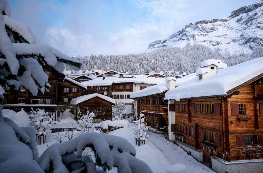 Neve e strategia: come cambia il turismo sciistico sulle Alpi