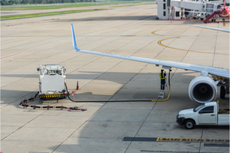 Restrizioni sul cherosene in alcuni aeroporti italiani per la crisi carburante