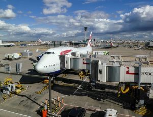 Regno Unito: voli a rischio ancora per giorni dopo il guasto al sistema di controllo del traffico aereo