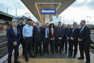 Il personale Trenord sulla tratta italiana della Monaco-Ancona