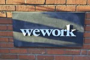 WeWork è ad un passo dal fallimento. Azione giù del 50%